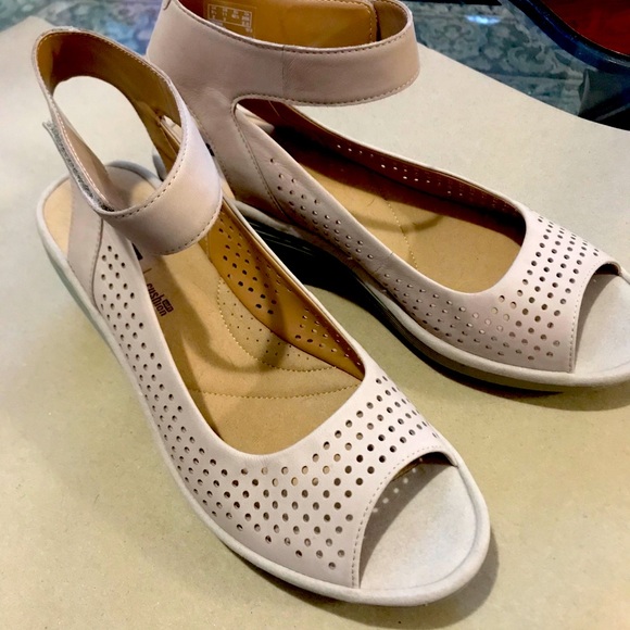clarks beige wedge sandals